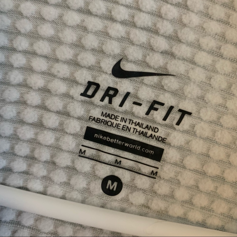EUC Nike Athletic Quarter-Zip, fun texture, medium - Picture 6 of 7